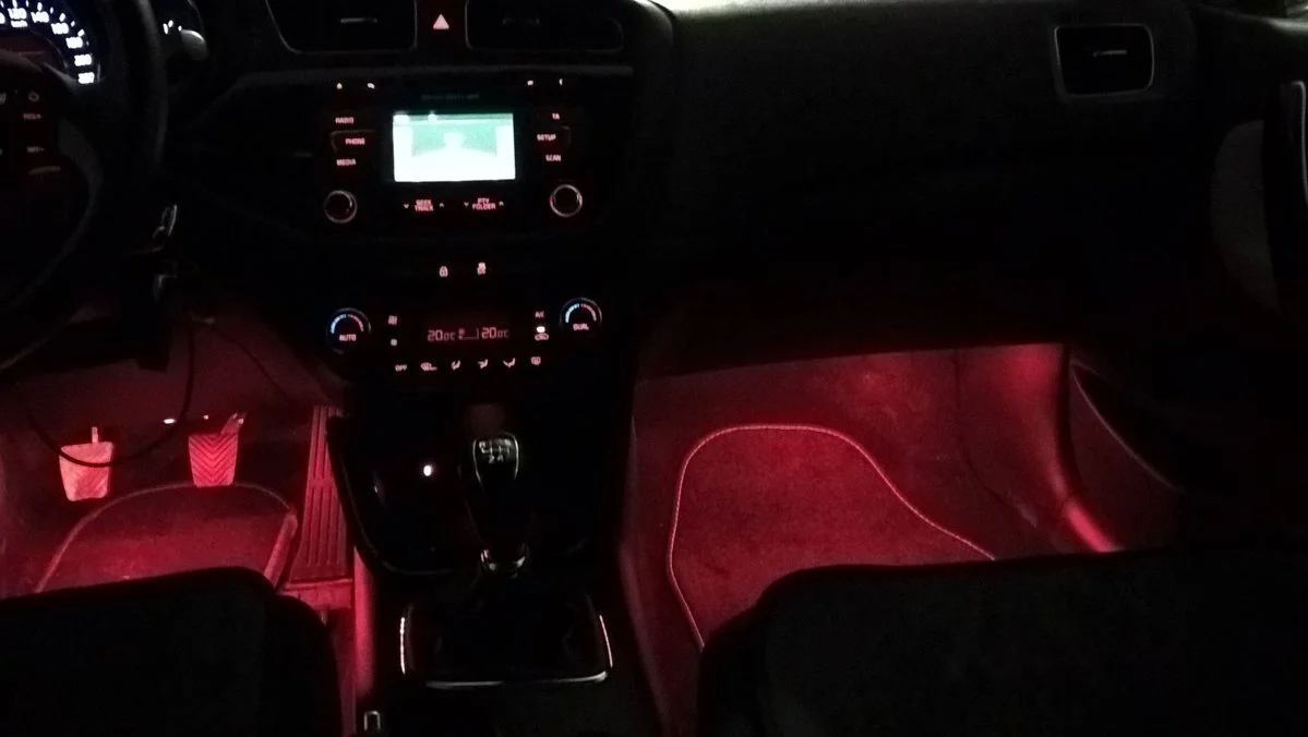 Ceed_footwell_lighting_01.webp